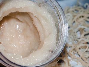 A close up of Irish Moss gel in a blender.